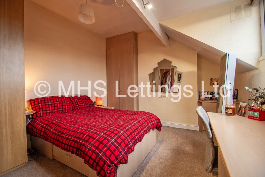 Photo of 3 Bedroom Mid Terraced House in 10 Morris Grove, Leeds, LS5 3EZ