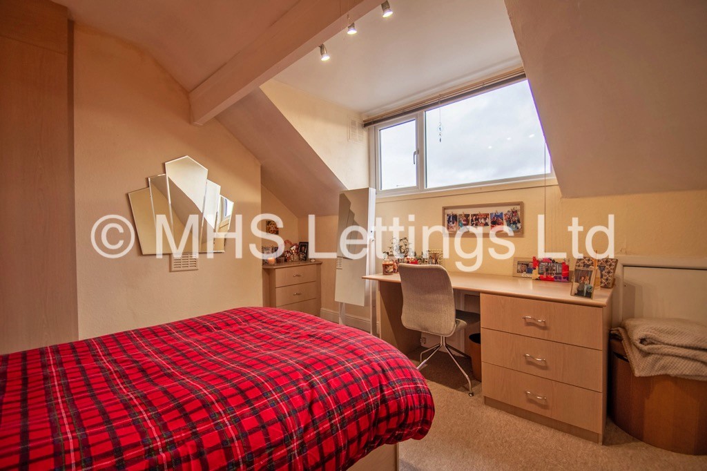 Photo of 3 Bedroom Mid Terraced House in 10 Morris Grove, Leeds, LS5 3EZ