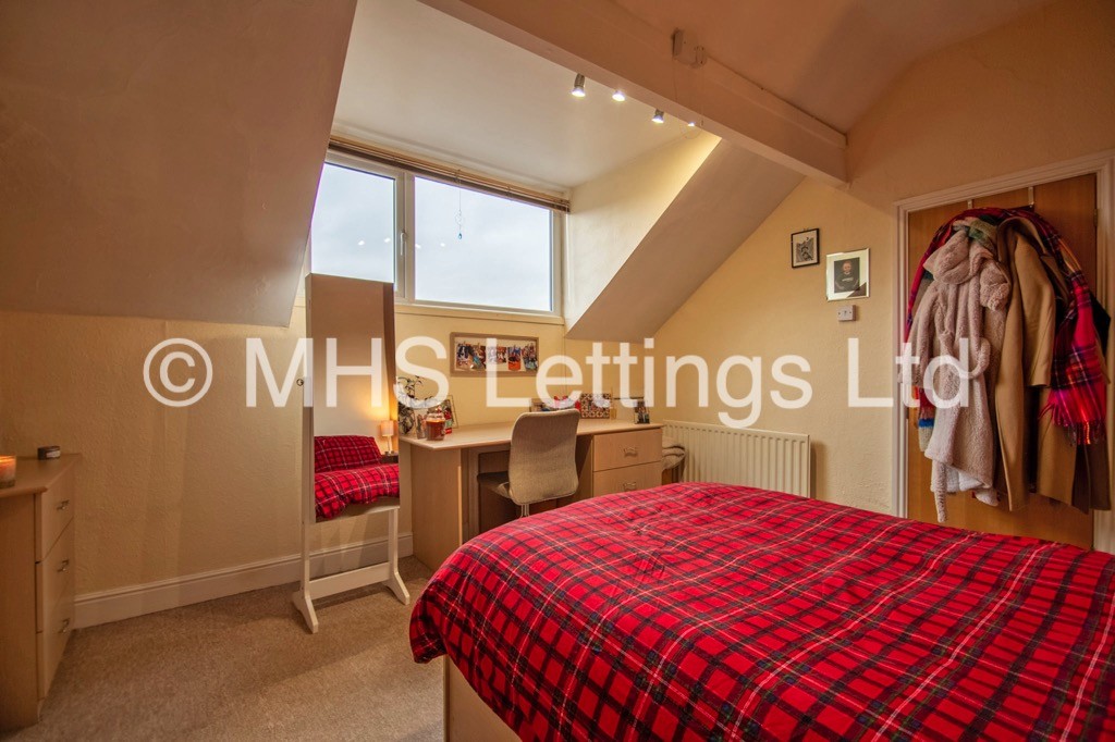 Photo of 3 Bedroom Mid Terraced House in 10 Morris Grove, Leeds, LS5 3EZ