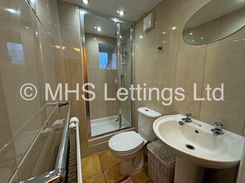 Photo of 3 Bedroom Mid Terraced House in 10 Morris Grove, Leeds, LS5 3EZ