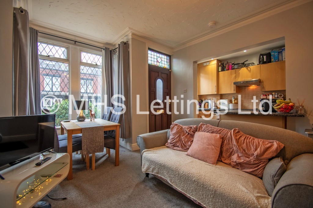 Photo of 3 Bedroom Mid Terraced House in 10 Morris Grove, Leeds, LS5 3EZ