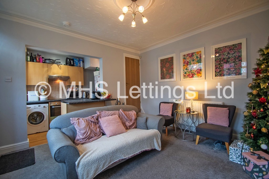 Photo of 3 Bedroom Mid Terraced House in 10 Morris Grove, Leeds, LS5 3EZ