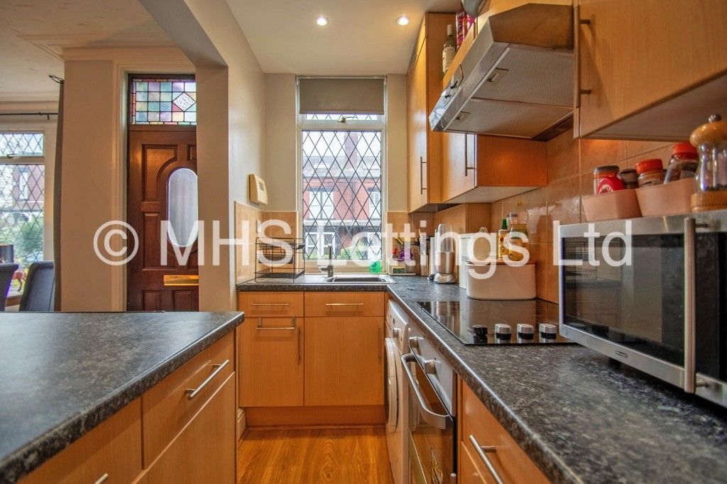 Photo of 3 Bedroom Mid Terraced House in 10 Morris Grove, Leeds, LS5 3EZ