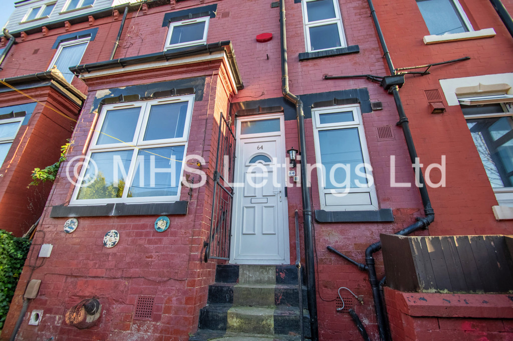 Photo of 2 Bedroom Mid Terraced House in 64 Compton Crescent, Leeds, LS9 6DQ