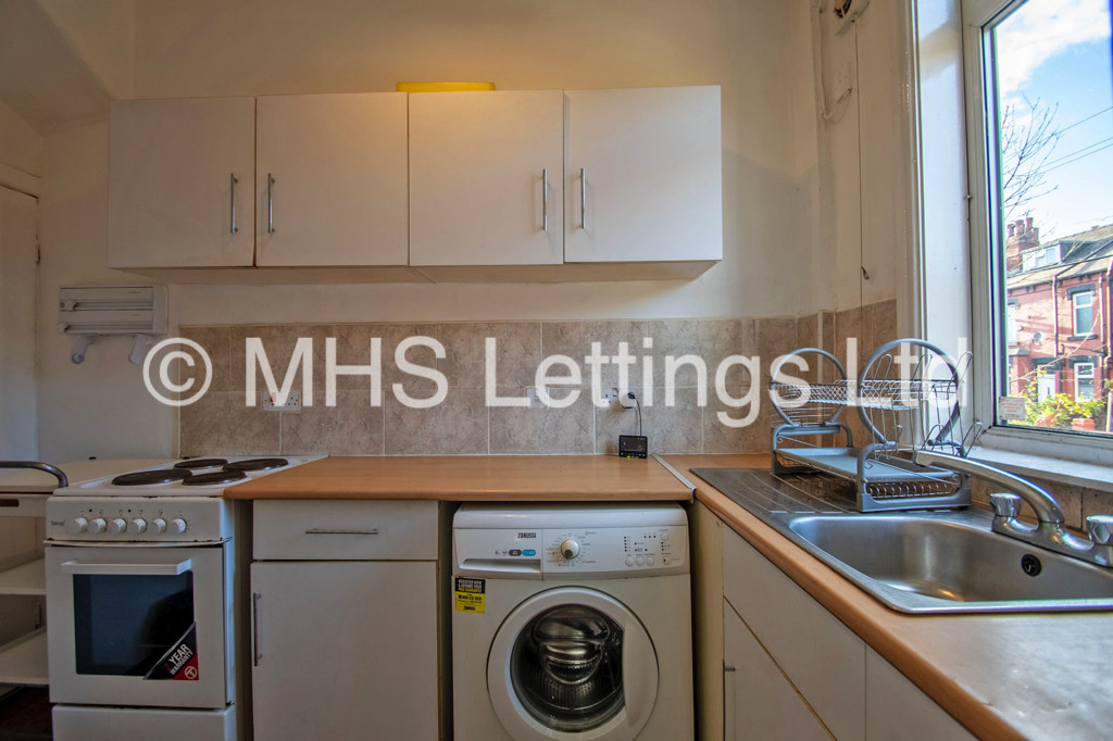 Photo of 2 Bedroom Mid Terraced House in 64 Compton Crescent, Leeds, LS9 6DQ