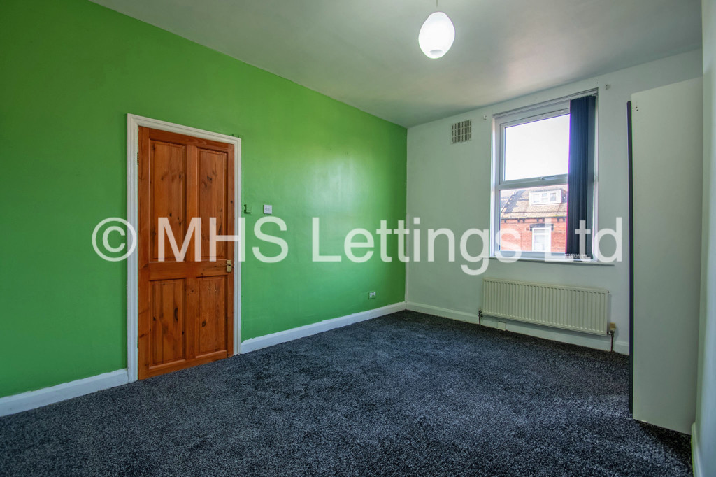 Photo of 2 Bedroom Mid Terraced House in 64 Compton Crescent, Leeds, LS9 6DQ