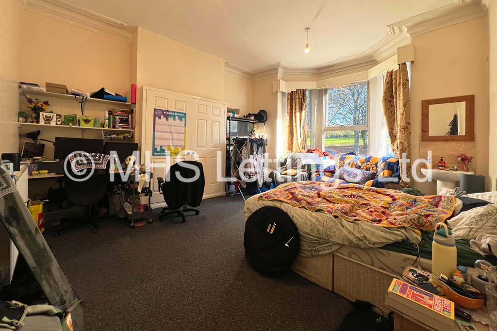 Photo of 9 Bedroom Mid Terraced House in 199 Hyde Park Road, Leeds, LS6 1AH