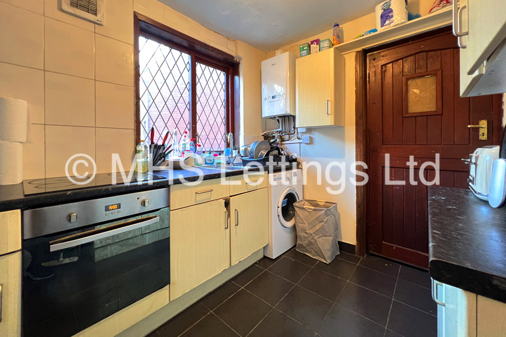 Photo of 4 Bedroom Semi-Detached House in 42 Richmond Avenue, Leeds, LS6 1DB