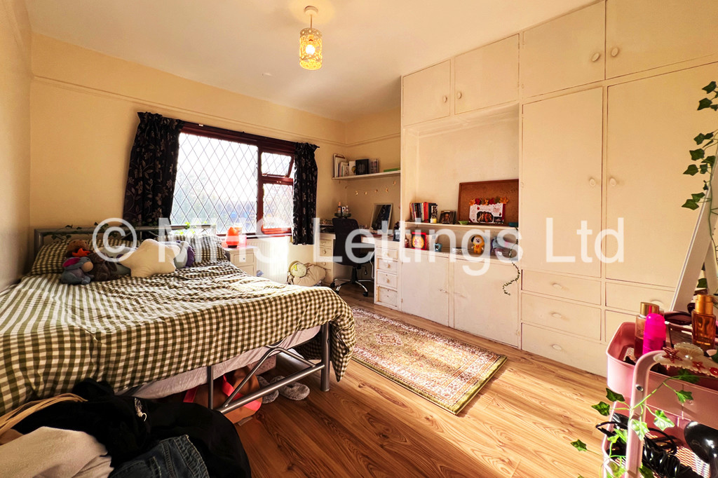 Photo of 4 Bedroom Semi-Detached House in 42 Richmond Avenue, Leeds, LS6 1DB