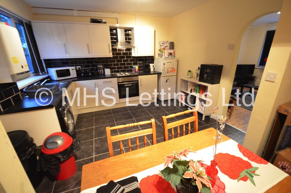 Photo of 2 Bedroom Mid Terraced House in 27 Park View Avenue, Leeds, LS4 2LH