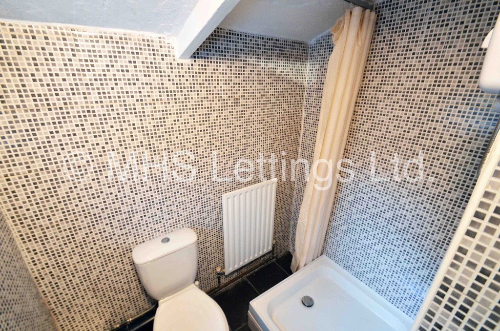 Photo of 6 Bedroom Mid Terraced House in 32 Ebor Place, Leeds LS6 1NR