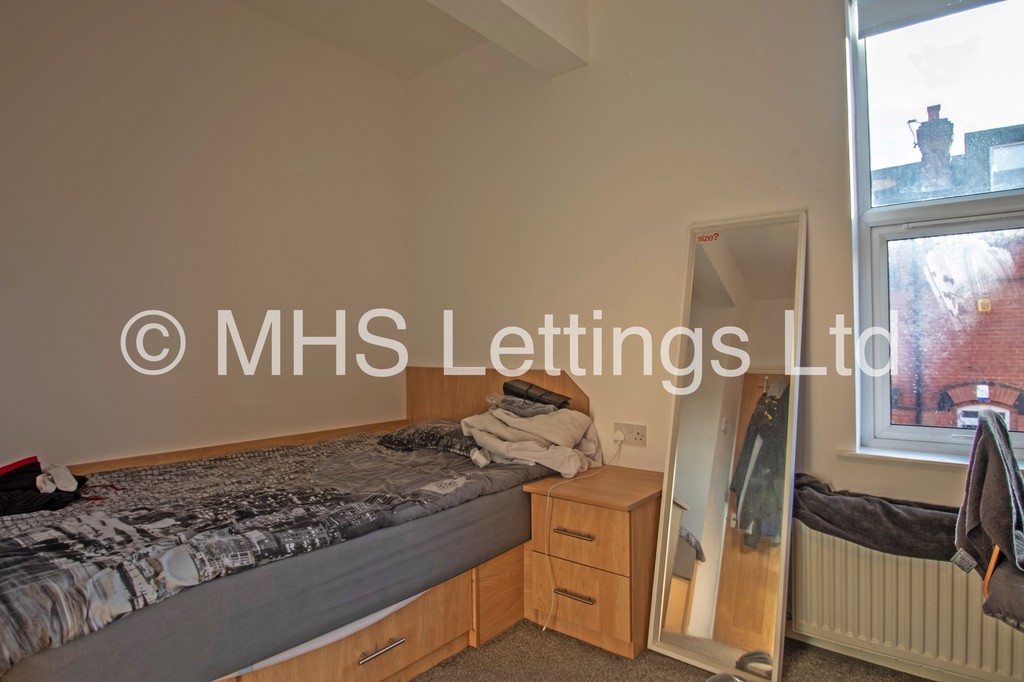 Photo of 3 Bedroom Mid Terraced House in 6 Granby Grove, Leeds, LS6 3BE