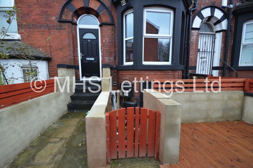 Photo of 5 Bedroom End Terraced House in 6 Cliff Mount Terrace, Leeds, LS6 2HR