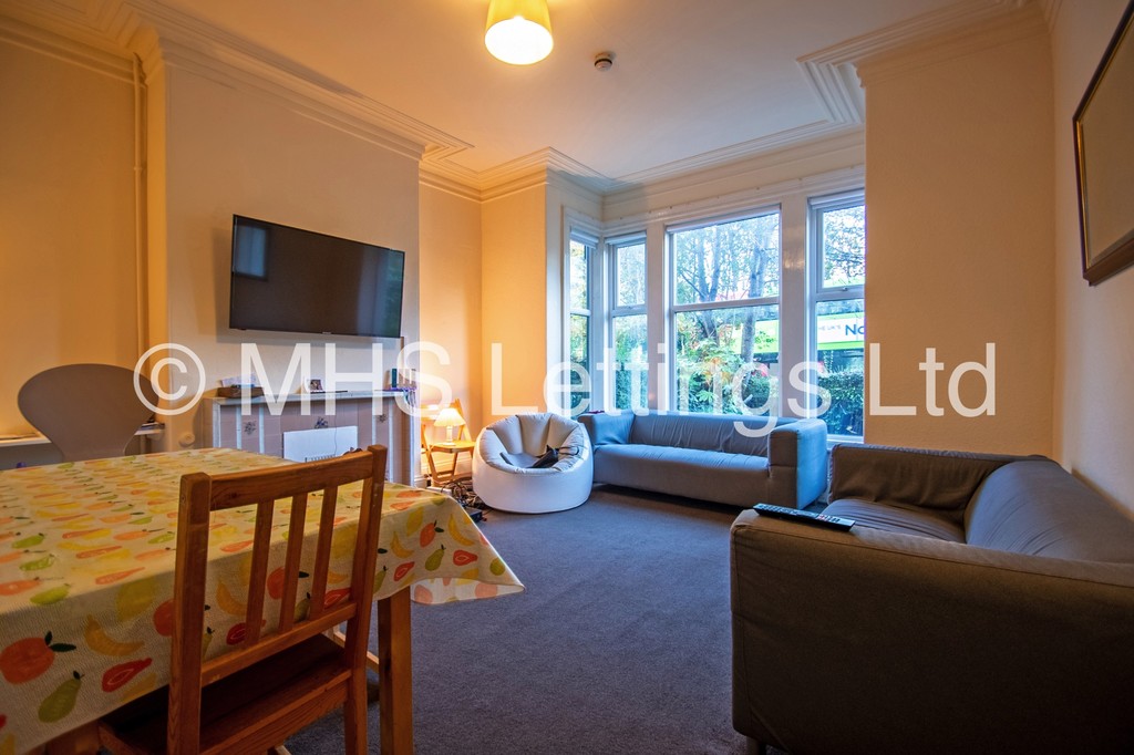 Photo of 5 Bedroom Mid Terraced House in 7 Norville Terrace, Leeds, LS6 1BS