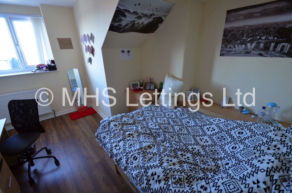 Photo of 2 Bedroom Flat in 49 Back Brudenell Grove, Leeds, LS6 1HR